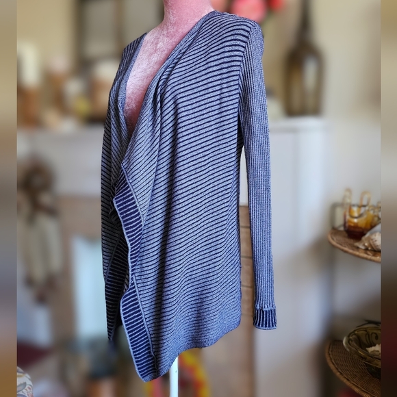 Tommy Hilfiger cardigan. Navy rib. Size  small. - Picture 7 of 9